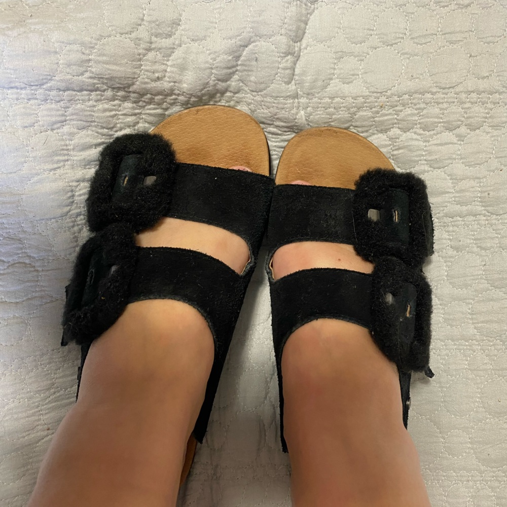 Black fuzzy Ugg Sandals